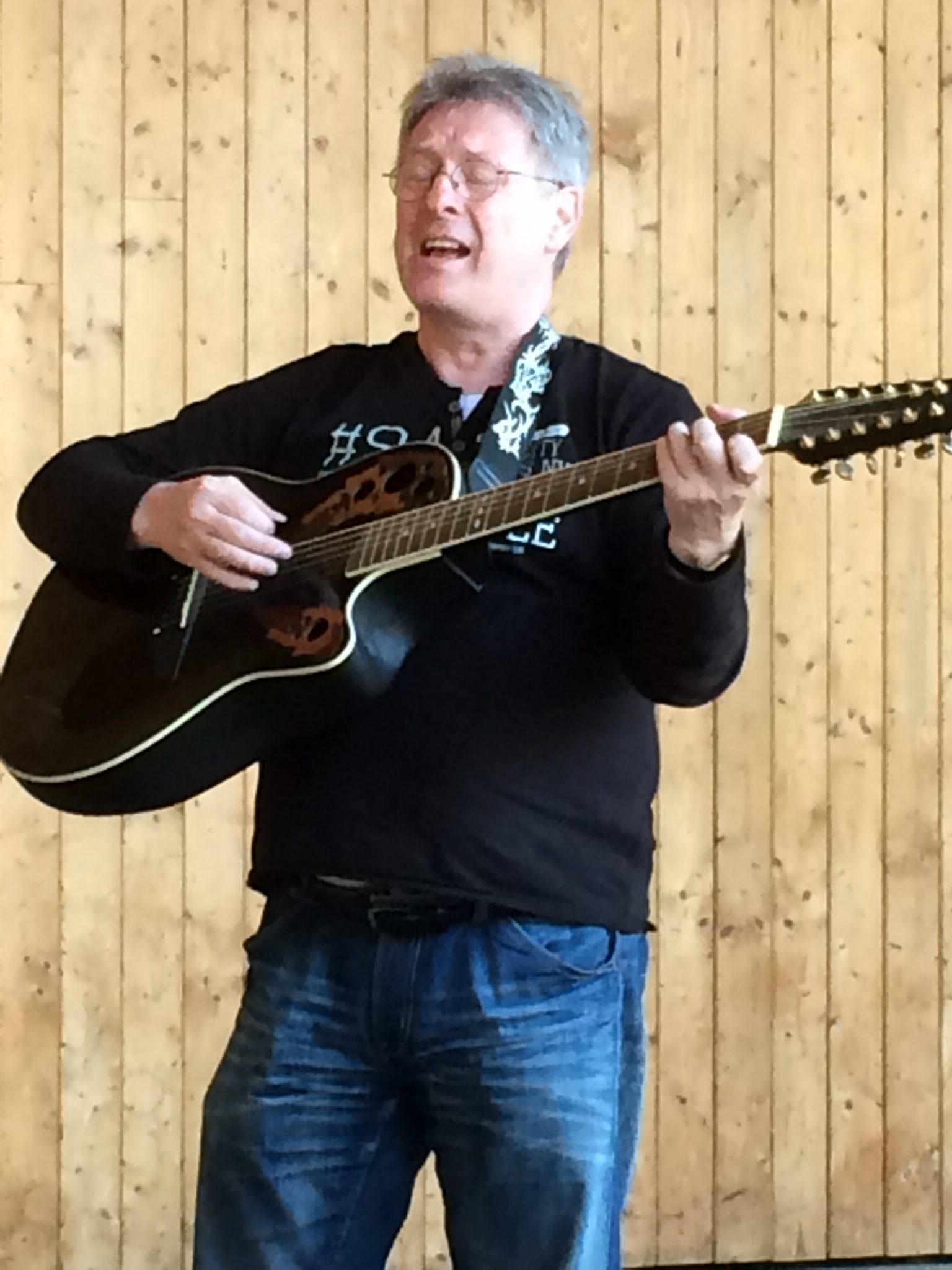OSTROCK SONG Dirk Ende with 12 string guitar