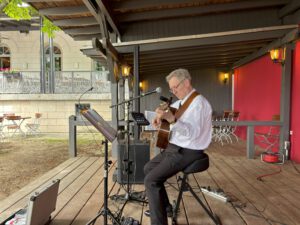 Dirk Ende singt In the Ghetto opener für Roland Kaiser Konzert
